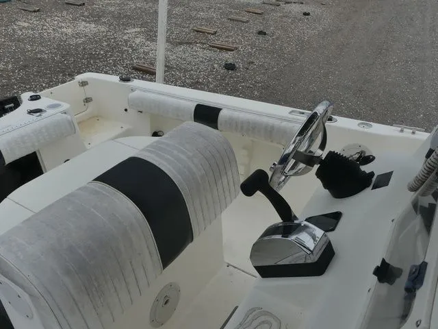 Slide: The Image of Caravelle 210 Center Console 2000 - 18