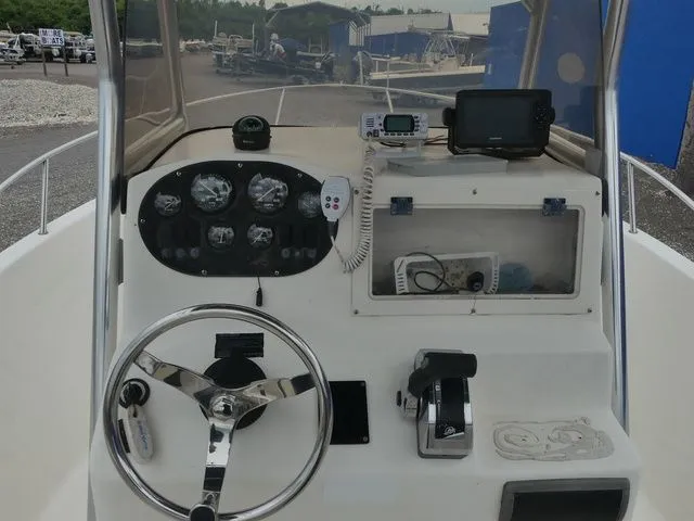 Slide: The Image of Caravelle 210 Center Console 2000 - 19