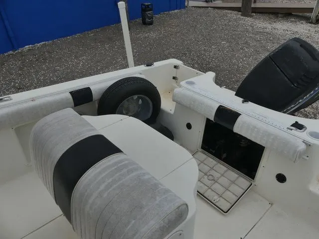 Slide: The Image of Caravelle 210 Center Console 2000 - 23