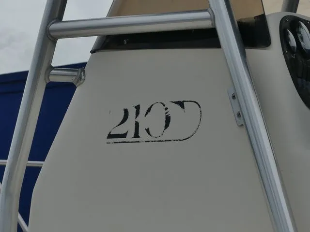 Slide: The Image of Caravelle 210 Center Console 2000 - 9