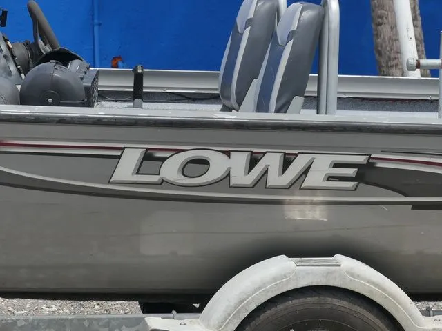 Slide: The Image of Lowe 19.5 2008 - 8