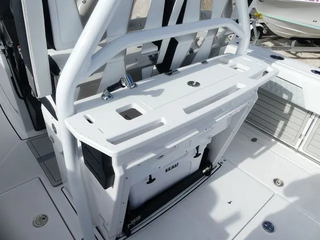 Slide: The Image of Blackfin 272 CC 2026 - 11