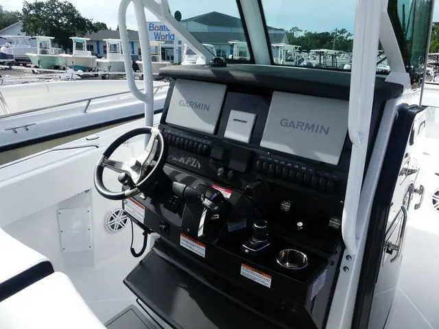 Slide: The Image of Blackfin 272 CC 2026 - 14