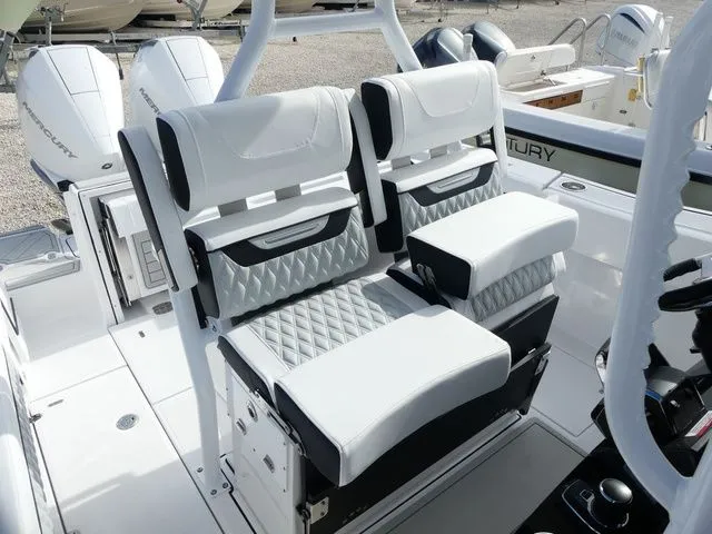 Slide: The Image of Blackfin 272 CC 2026 - 15