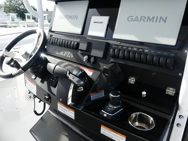 Slide: The Image of Blackfin 272 CC 2026 - 16