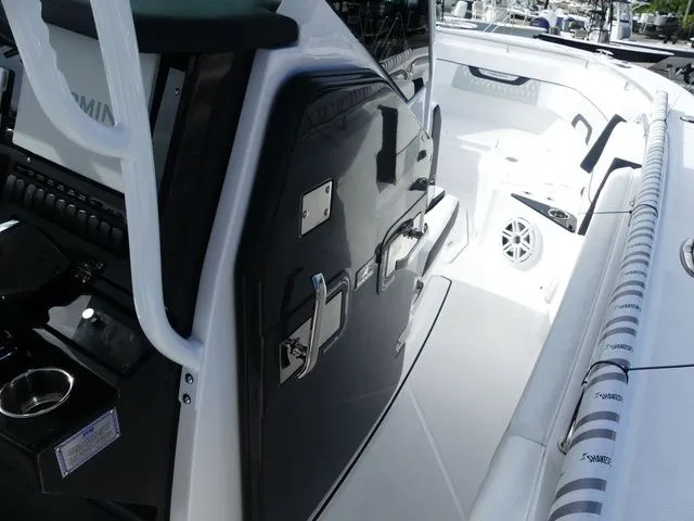 Slide: The Image of Blackfin 272 CC 2026 - 19