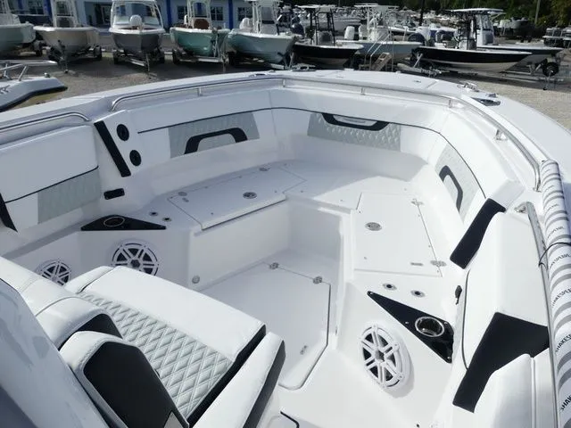 Slide: The Image of Blackfin 272 CC 2026 - 20