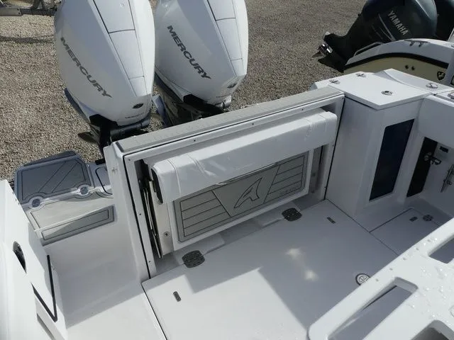 Slide: The Image of Blackfin 272 CC 2026 - 9