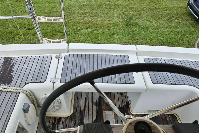 Slide: The Image of Yanmar engine control panel on 2010 Beneteau Oceanis 34 GT sailboat. - 10