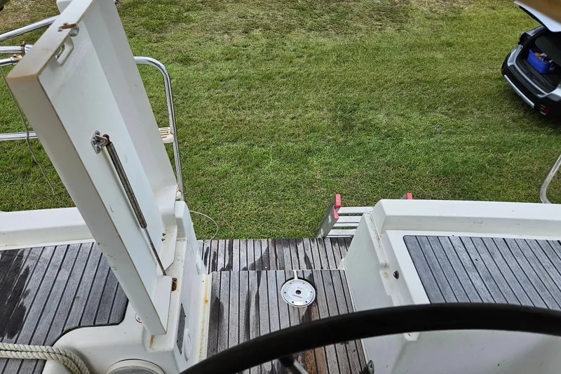 Slide: The Image of Beneteau Oceanis 34 GT 2010 yacht deck with open hatch and grassy background. - 17