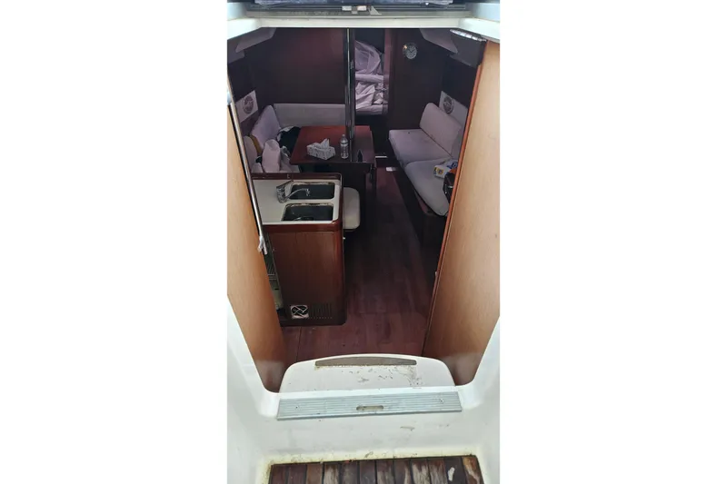 Slide: The Image of Beneteau Oceanis 34 GT 2010 yacht cockpit with wooden flooring and window view. - 19