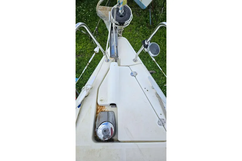 Slide: The Image of Anchor locker of 2010 Beneteau Oceanis 34 GT with ropes and chain. - 42