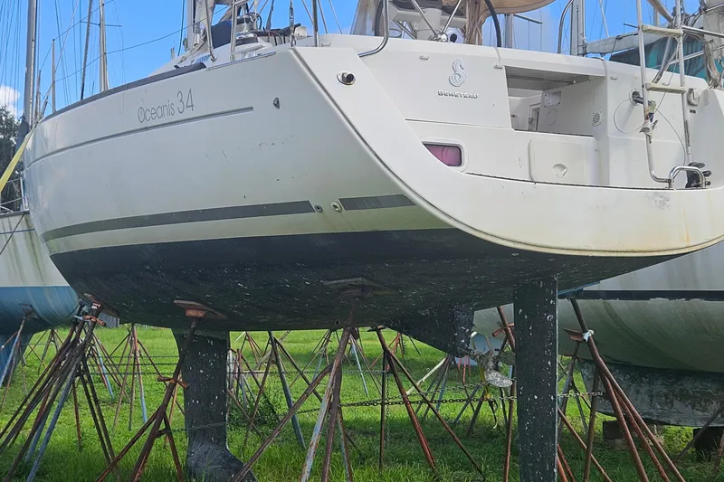 Slide: The Image of Bow of 2010 Beneteau Oceanis 34 GT sailboat with anchor and fittings. - 43