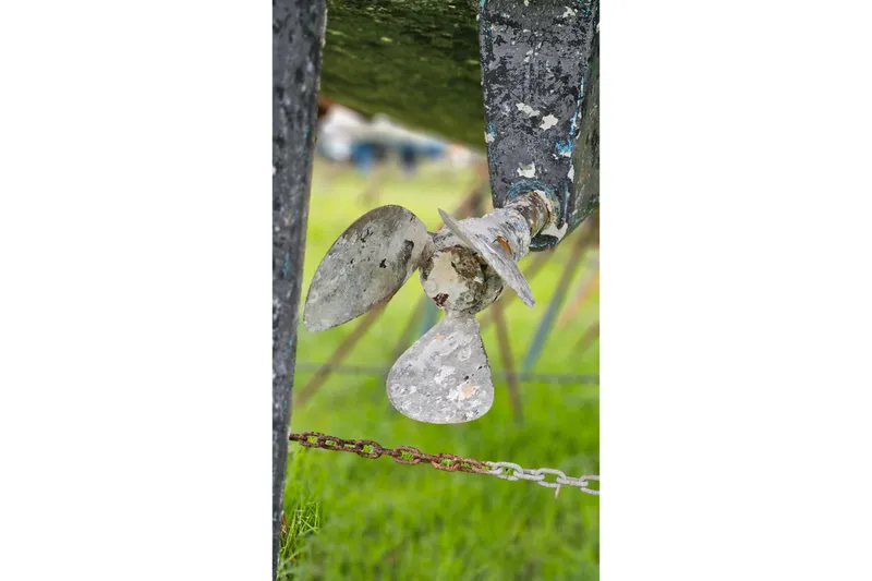 Slide: The Image of Keel of 2010 Beneteau Oceanis 34 GT sailboat on grassy land. - 46