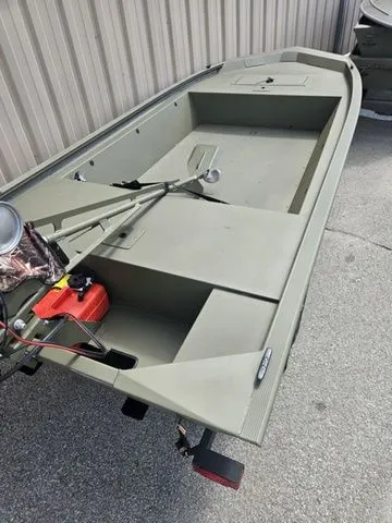 Slide: The Image of Tracker Grizzly 1648 Utility 2026 - 3