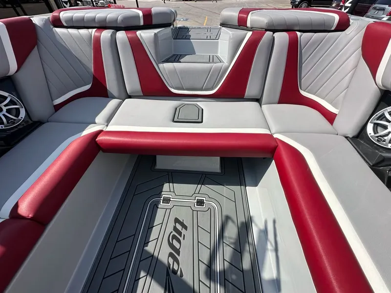 Slide: The Image of Tigé 23RZX 2021 - 12