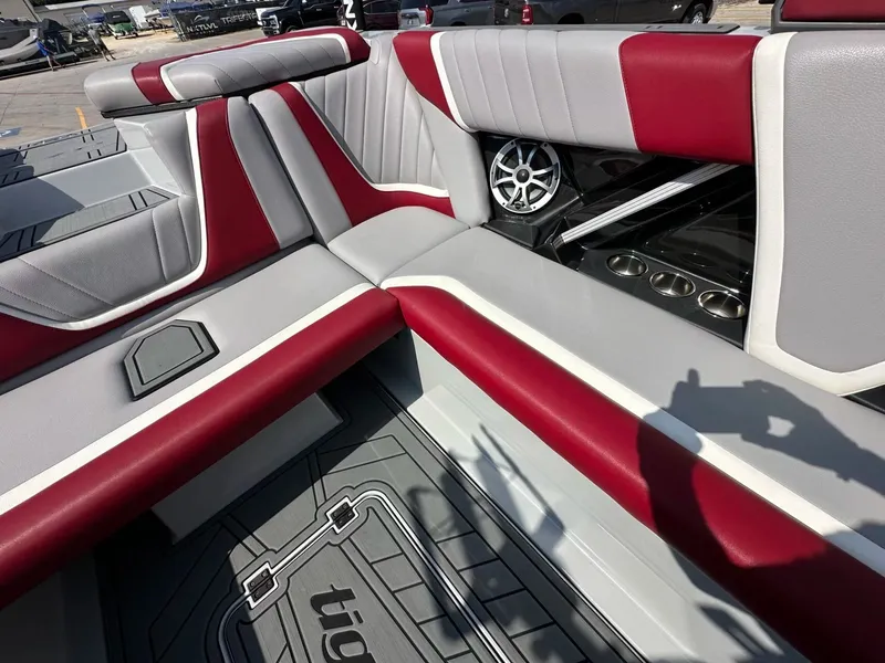 Slide: The Image of Tigé 23RZX 2021 - 13