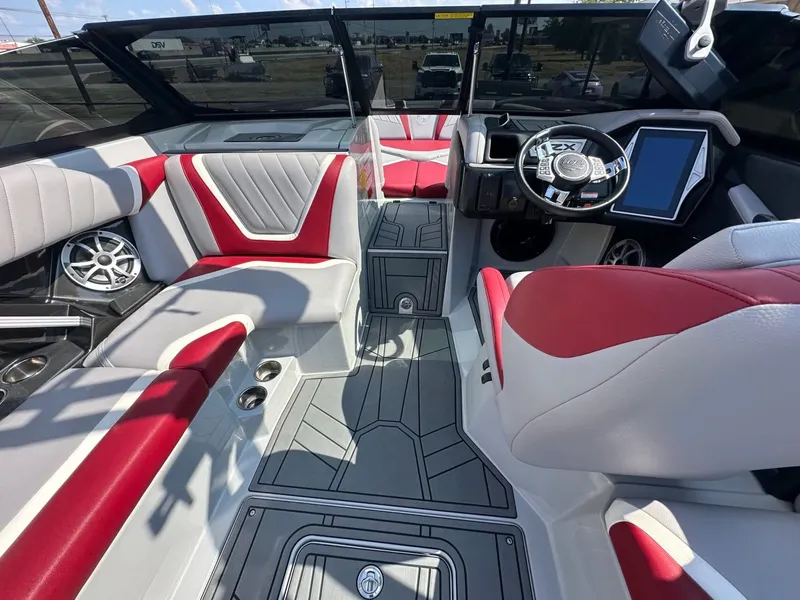 Slide: The Image of Tigé 23RZX 2021 - 15