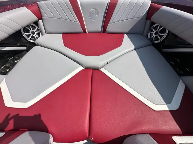 Slide: The Image of Tigé 23RZX 2021 - 18