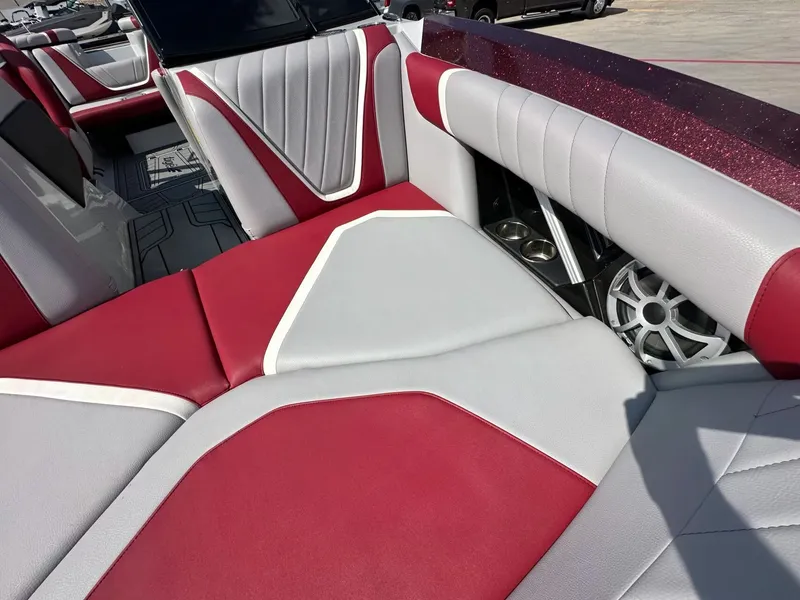 Slide: The Image of Tigé 23RZX 2021 - 22