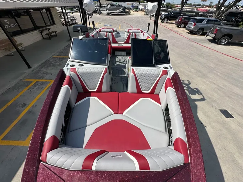 Slide: The Image of Tigé 23RZX 2021 - 23