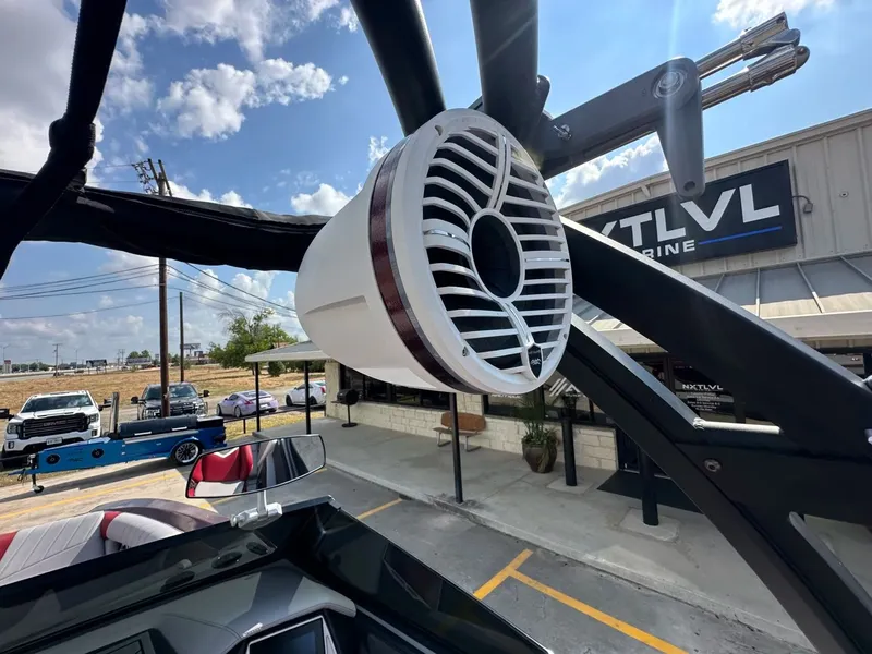 Slide: The Image of Tigé 23RZX 2021 - 25