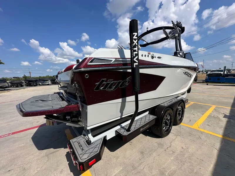 Slide: The Image of Tigé 23RZX 2021 - 4