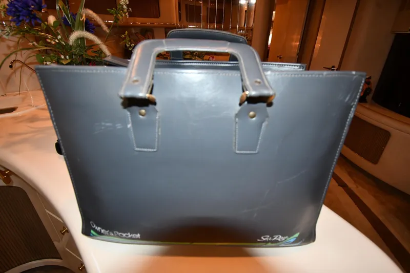 Slide: The Image of Gray Sea Ray owner's packet on a 1995 Sea Ray 630 Sundancer yacht interior. - 71