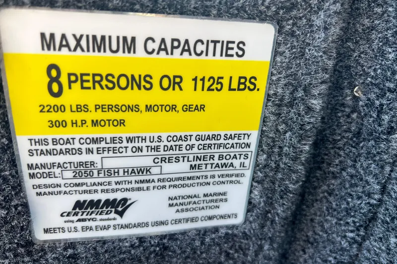 Slide: The Image of Capacity label for 2026 Crestliner 2050 Fish Hawk, 8 persons or 1125 lbs, 300 HP motor. - 33