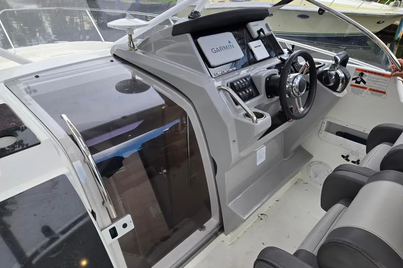 Slide: The Image of 2020 Jeanneau Leader 9.0 WA cockpit with Garmin navigation system and dual steering wheels. - 13