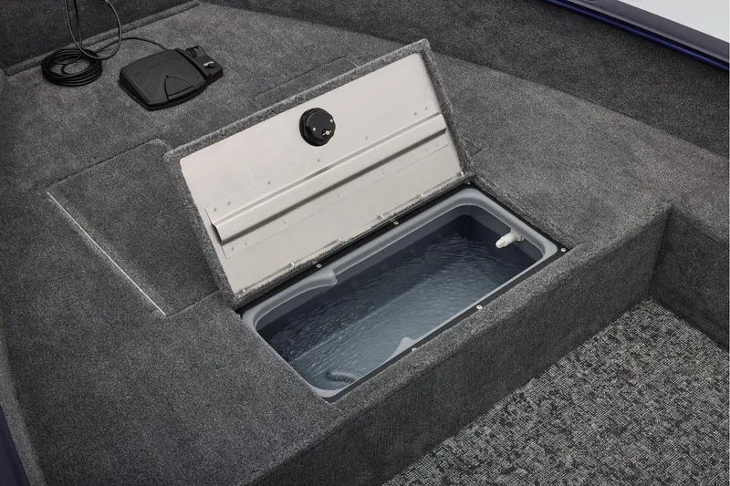 Slide: The Image of Tracker Super Guide V-16 T 2026 - 16