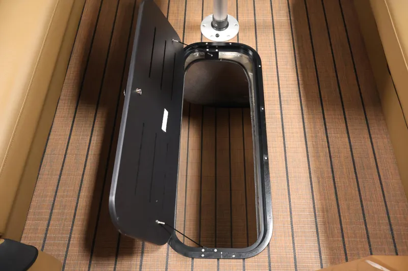 Slide: The Image of 2026 Bentley Pontoons Elite 253 capacity label: 16 persons or 2860 lbs, 250 HP motor. - 17