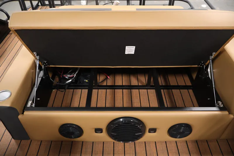 Slide: The Image of SureShade 1000 Series Power Bimini label on 2026 Bentley Pontoons Elite 253. - 32