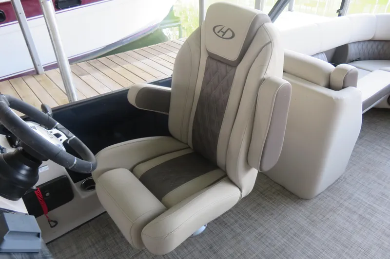 Slide: The Image of Captain's chair on 2023 Harris Sunliner 250 boat, featuring luxurious beige upholstery. - 6