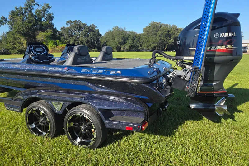 Slide: The Image of 2018 Skeeter FX20 boat with Yamaha engine on grassy field. - 3