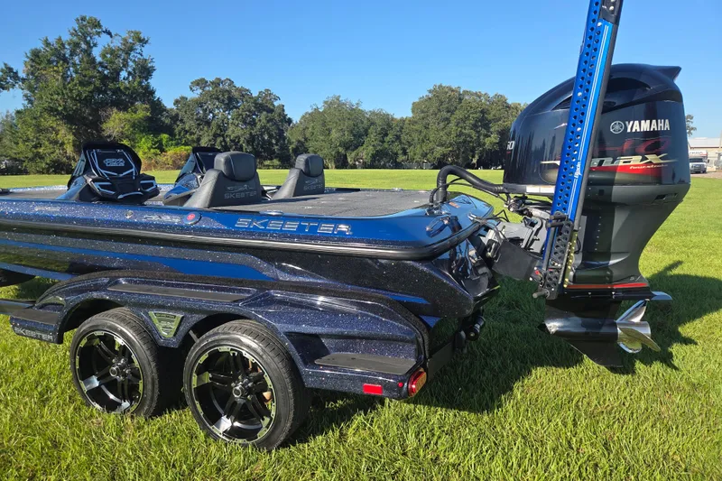 Slide: The Image of 2018 Skeeter FX20 boat with Yamaha engine on grassy field. - 8
