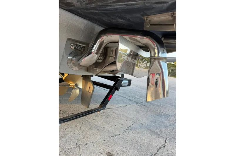 Slide: The Image of 2016 Malibu Wakesetter 25 LSV exhaust and propeller detail on trailer. - 9