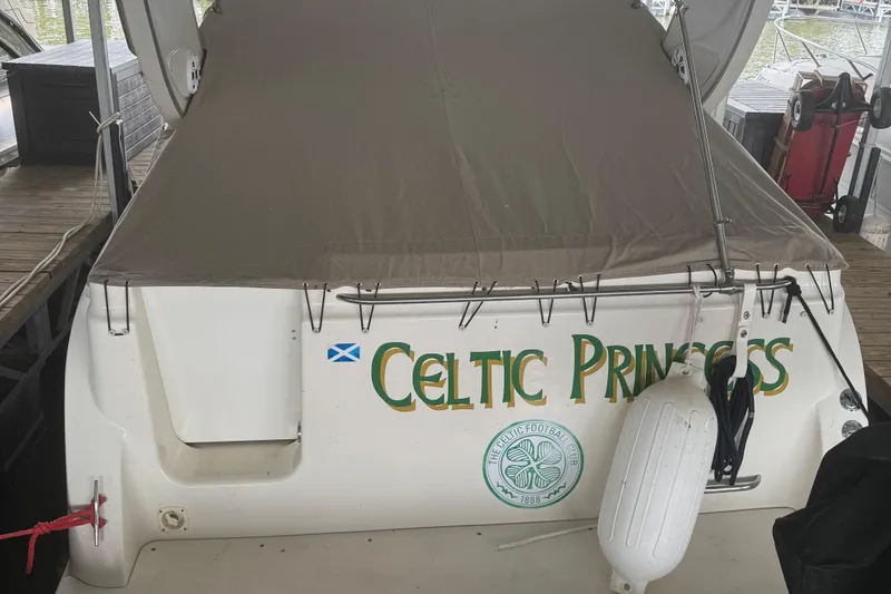 Slide: The Image of 2000 Maxum 2900 SCR boat cockpit with steering wheel and dashboard controls. - 5