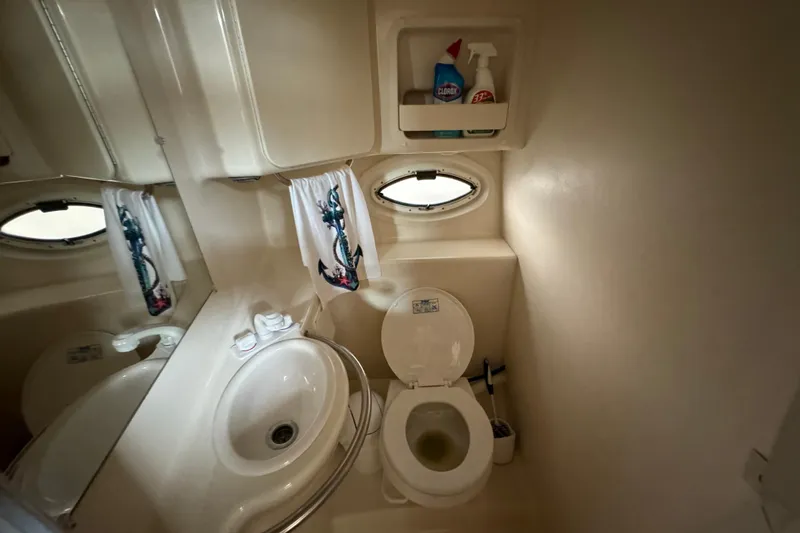 Slide: The Image of Control panel and Kenwood stereo in a 2000 Maxum 2900 SCR boat interior. - 9