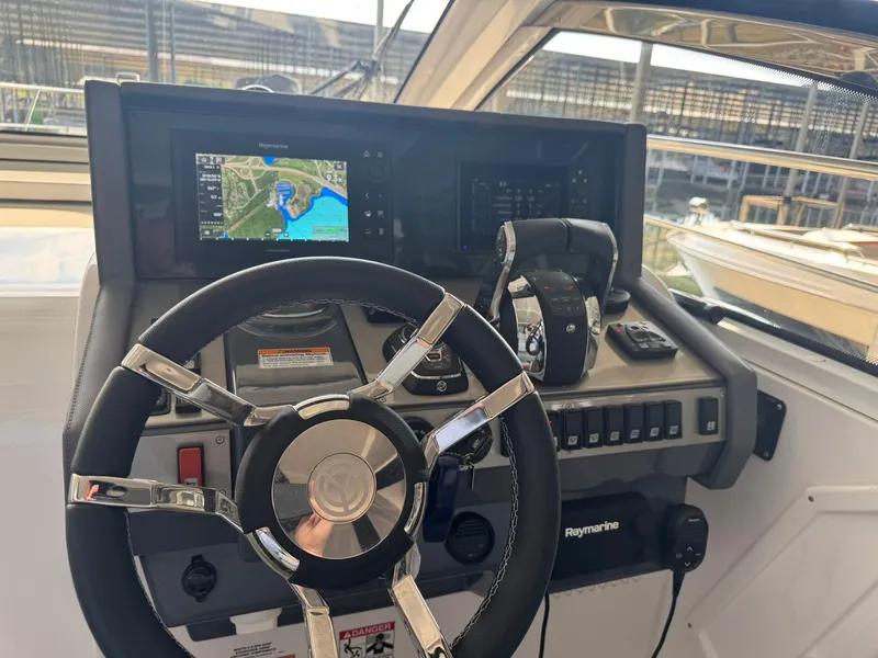 Slide: The Image of Cruisers 390 Express 2022 - 14