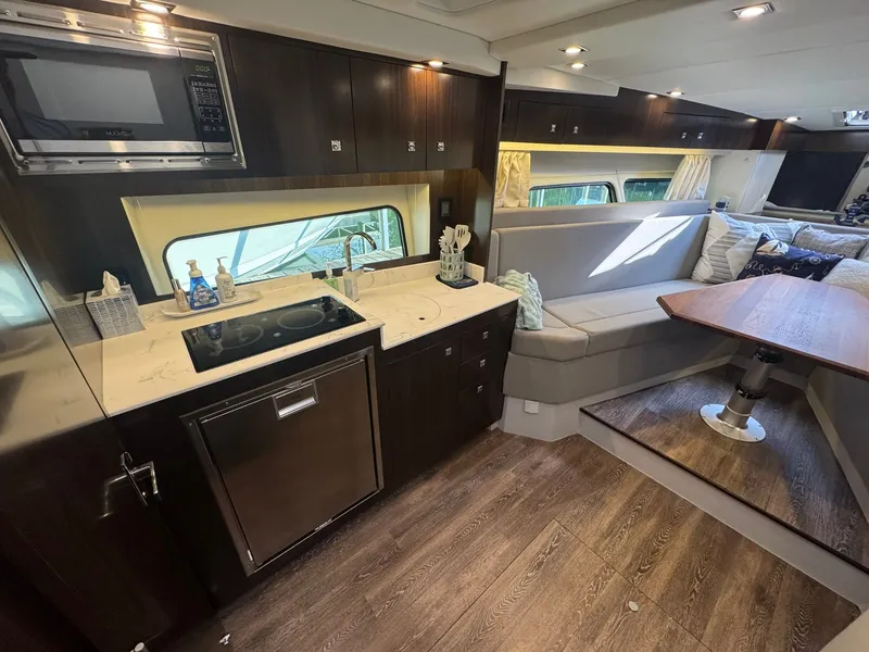 Slide: The Image of Cruisers Yachts 390 Express 2022 - 11