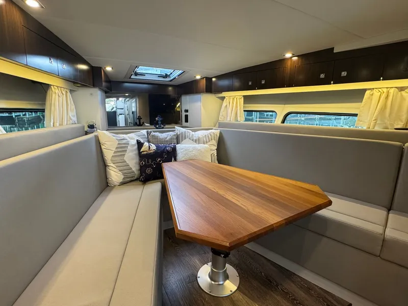 Slide: The Image of Cruisers Yachts 390 Express 2022 - 5