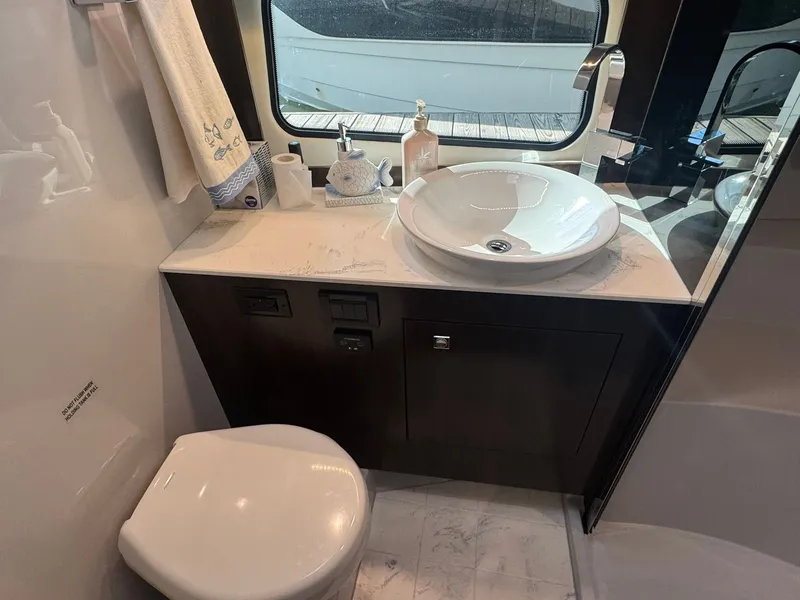 Slide: The Image of Cruisers Yachts 390 Express 2022 - 9