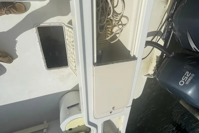 Slide: The Image of 2007 Parker 2820 XLD Sport Cabin boat deck with Yamaha 250 engine. - 20