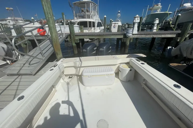 Slide: The Image of 2007 Parker 2820 XLD Sport Cabin boat docked with twin Yamaha engines. - 30