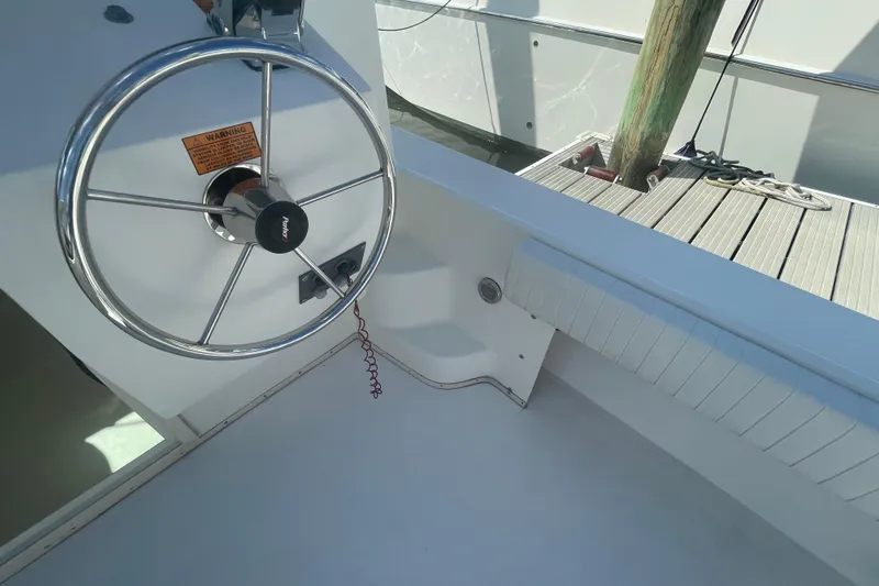 Slide: The Image of Steering wheel of 2007 Parker 2820 XLD Sport Cabin boat at dock. - 38