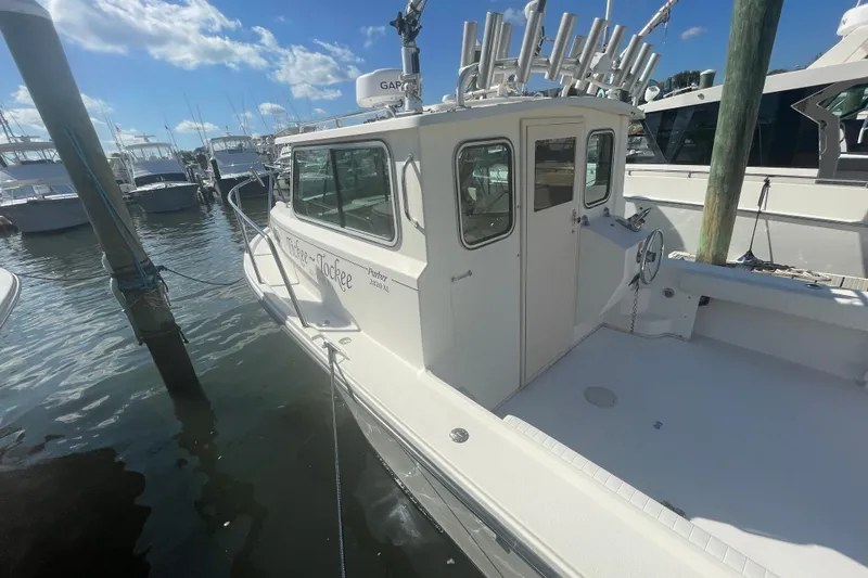 Slide: The Image of 2007 Parker 2820 XLD Sport Cabin boat docked at marina under blue sky. - 78