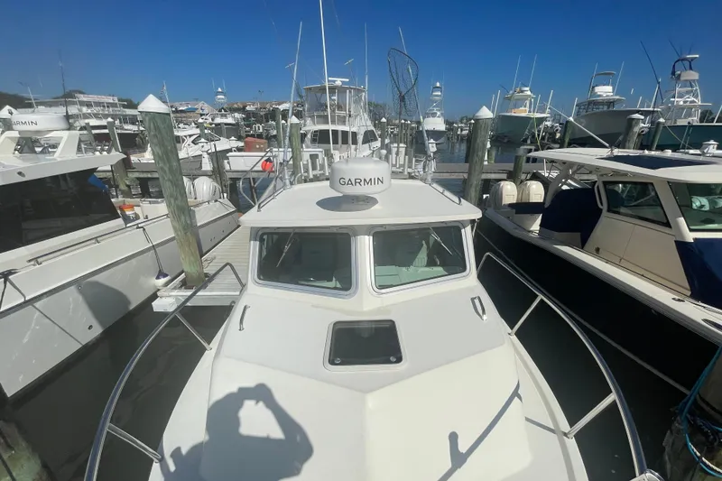 Slide: The Image of 2007 Parker 2820 XLD Sport Cabin boat docked among other vessels at a marina. - 91