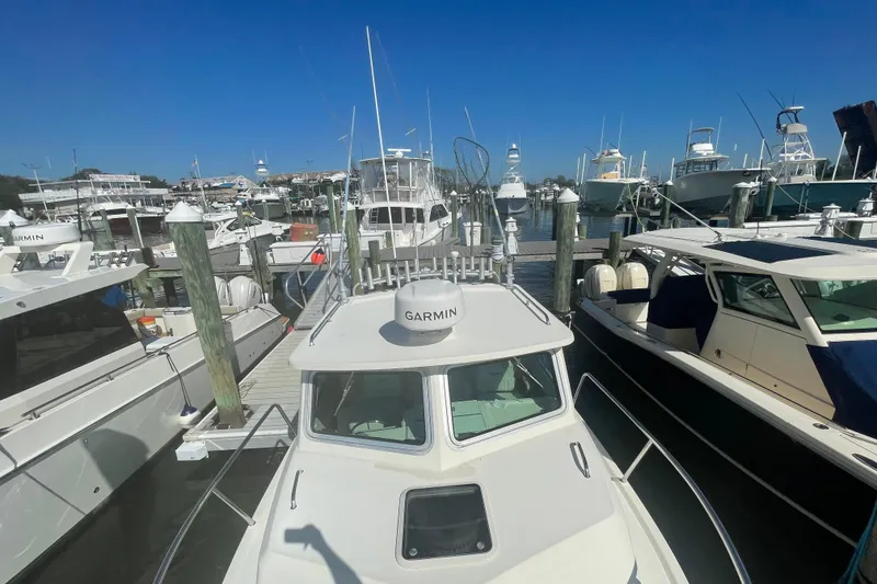 Slide: The Image of 2007 Parker 2820 XLD Sport Cabin docked among other boats in a marina. - 92