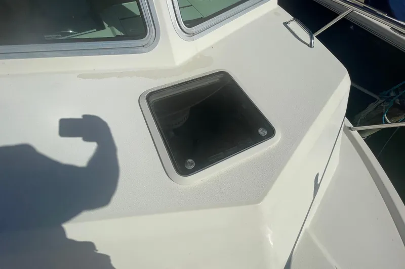 Slide: The Image of 2007 Parker 2820 XLD Sport Cabin boat deck with open hatch and window. - 94